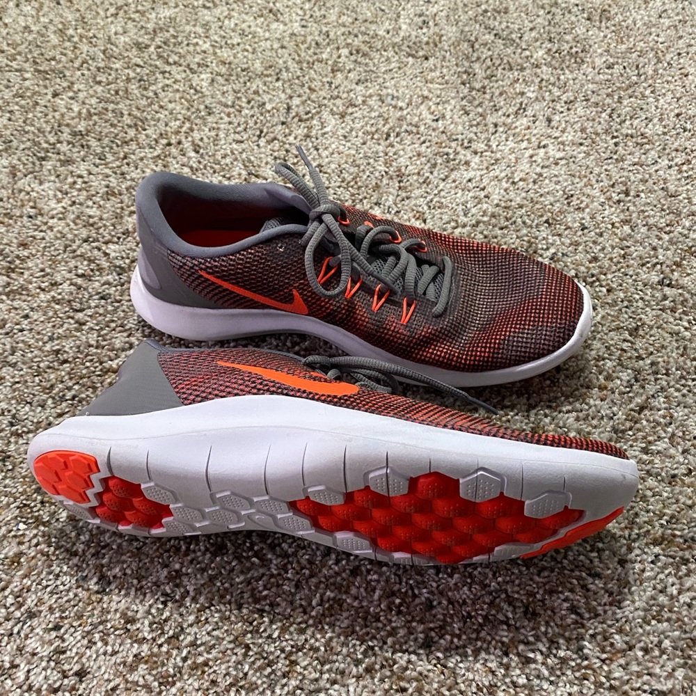 Men’s Nike shoes,  size 11, like new